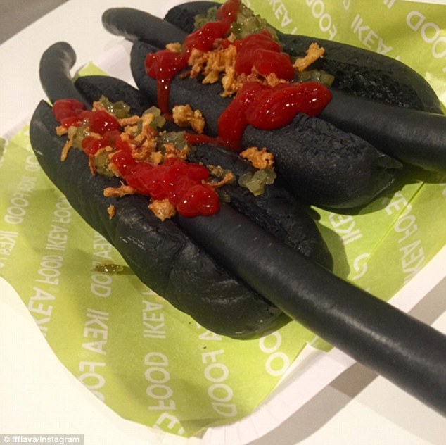 3606A66500000578-3678122-Charcoal_hues_The_hot_dog_is_made_with_edible_bamboo_charcoal_