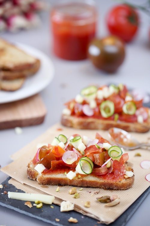 Bruschetta tomate chorizo radis courgette