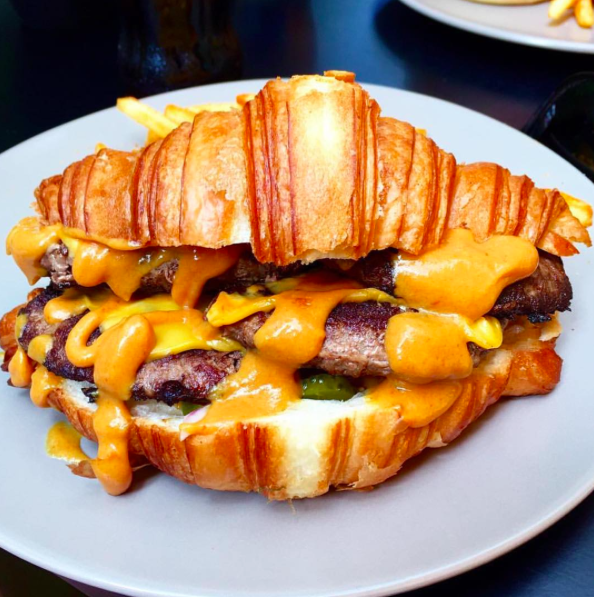 croissant-burger