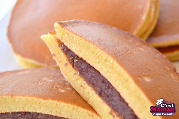 DORAYAKI-CREPE-JAPONAISE-FOURREE-DE-PATE-DE-HARICOT-ROUGE-sucré-christelle-herzog-2m-600x400