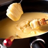 Un restaurant éphémère spécial raclette et fondue sur les toits de Paris !