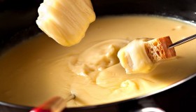 Un restaurant éphémère spécial raclette et fondue sur les toits de Paris !