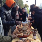 Citoyens et solidaires : les habitants du 19e servent le petit-déj' aux migrants