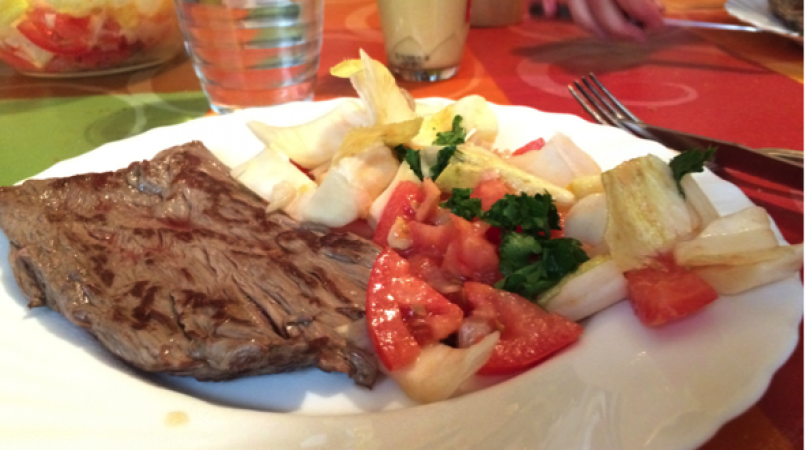 Bavette et salade d’endive/ tomate façon nounou