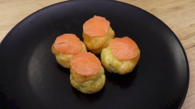 Mini choux au saumon fumé et fromage frais