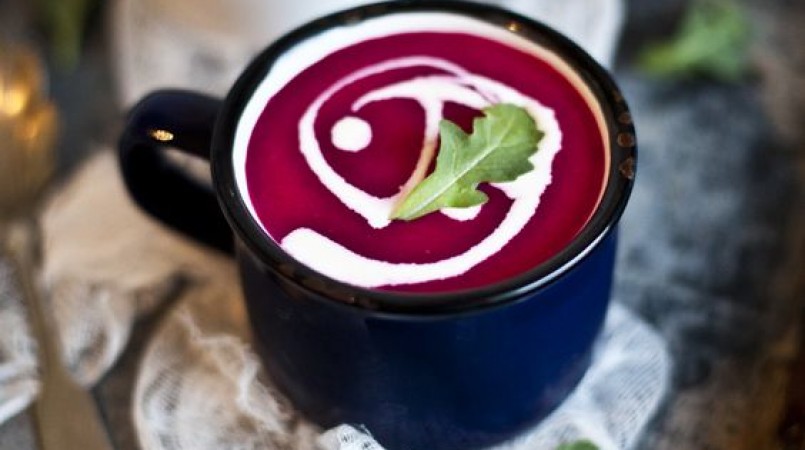 Soupe betterave, pomme, lait de coco & gingembre