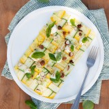 Carpaccio de courgettes, chantilly de feta et noisettes