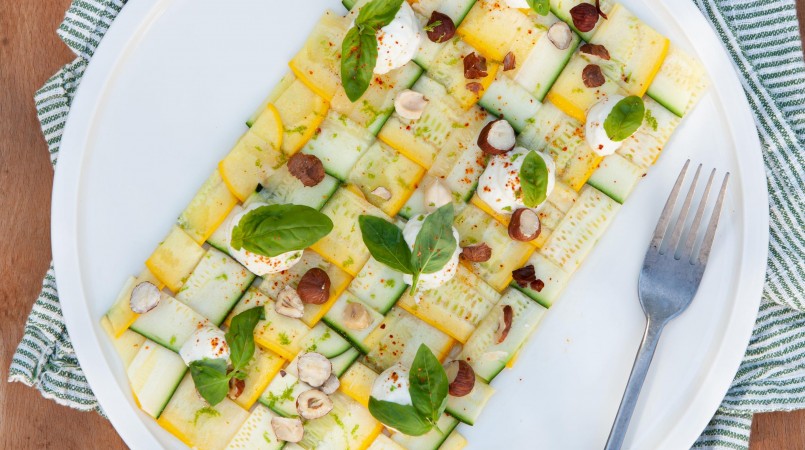 Carpaccio de courgettes, chantilly de feta et noisettes