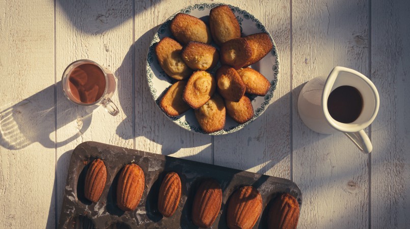 Madeleines miel & citron à tremper dans chocolat chaud