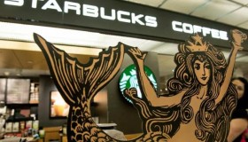 Starbucks rend hommage à sa sirène !