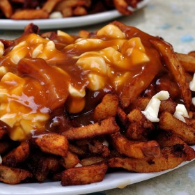 Poutine québécoise