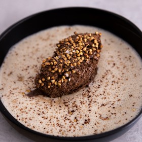 Mousse au chocolat, écume de pain brulée et sarrasin