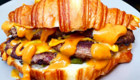 Le croissant burger, l’hybride qui fait trembler l’hexagone !