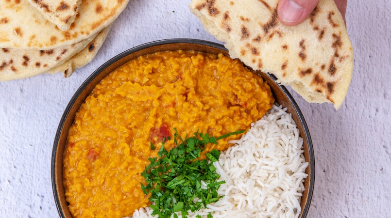 Dahl de lentilles corail & pain naan maison