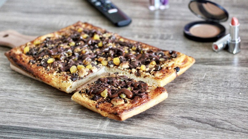 Pizza aux deux chocolats et raisin frais