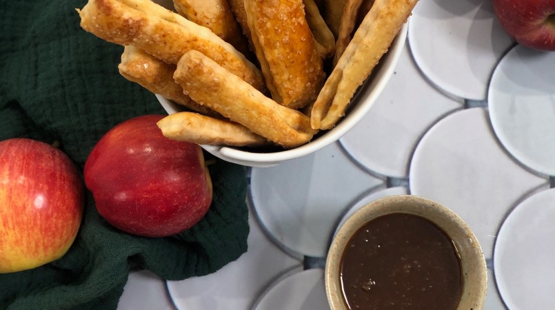 Apple pie fries & coulis de caramel