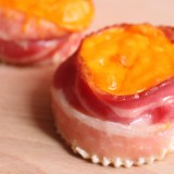 Oeuf façon muffin au lard et au cheddar