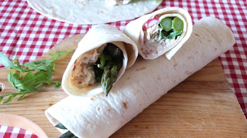 Wrap gourmand au thon et asperges vertes