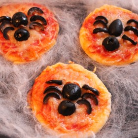 Mini-pizza momie et araignée