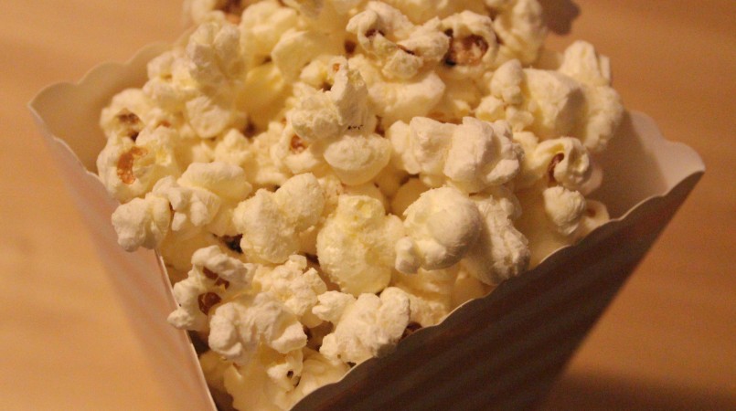 Pop-corn au parmesan et graines de sésame