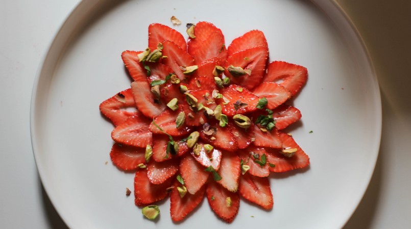 Carpaccio de fraises au sirop de menthe