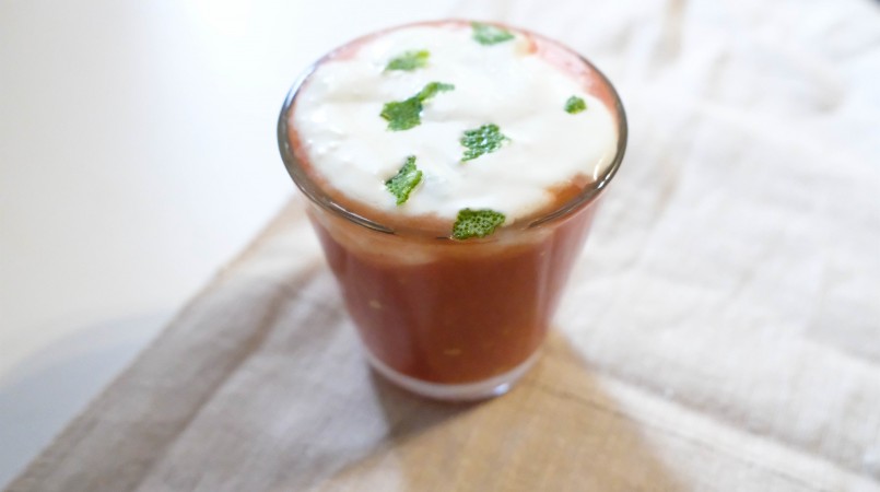 Gaspacho fraise, tomate, écume de fromage