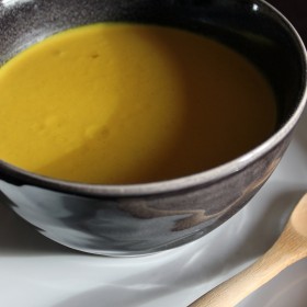 Soupe de carottes au curcuma et lait de coco