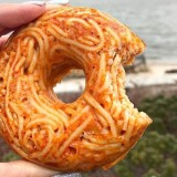 Nouveauté en cuisine hybride : le spaghetti donut !