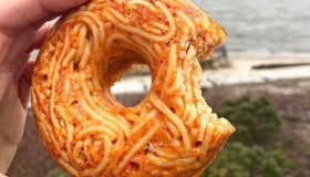 Nouveauté en cuisine hybride : le spaghetti donut !