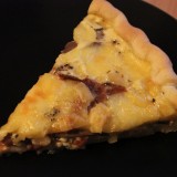 Tarte au reblochon, champignons et lardons