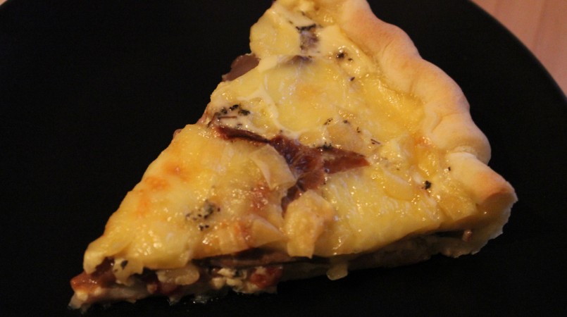 Tarte au reblochon, champignons et lardons