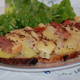 Tartine façon raclette