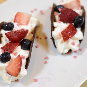 Tuiles au chocolat et fruits rouges