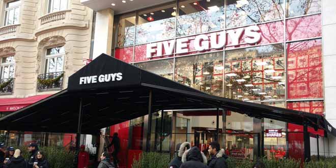 le-plus-grand-five-guys-du-monde-a-ouvert-sur-les-champs-elysees