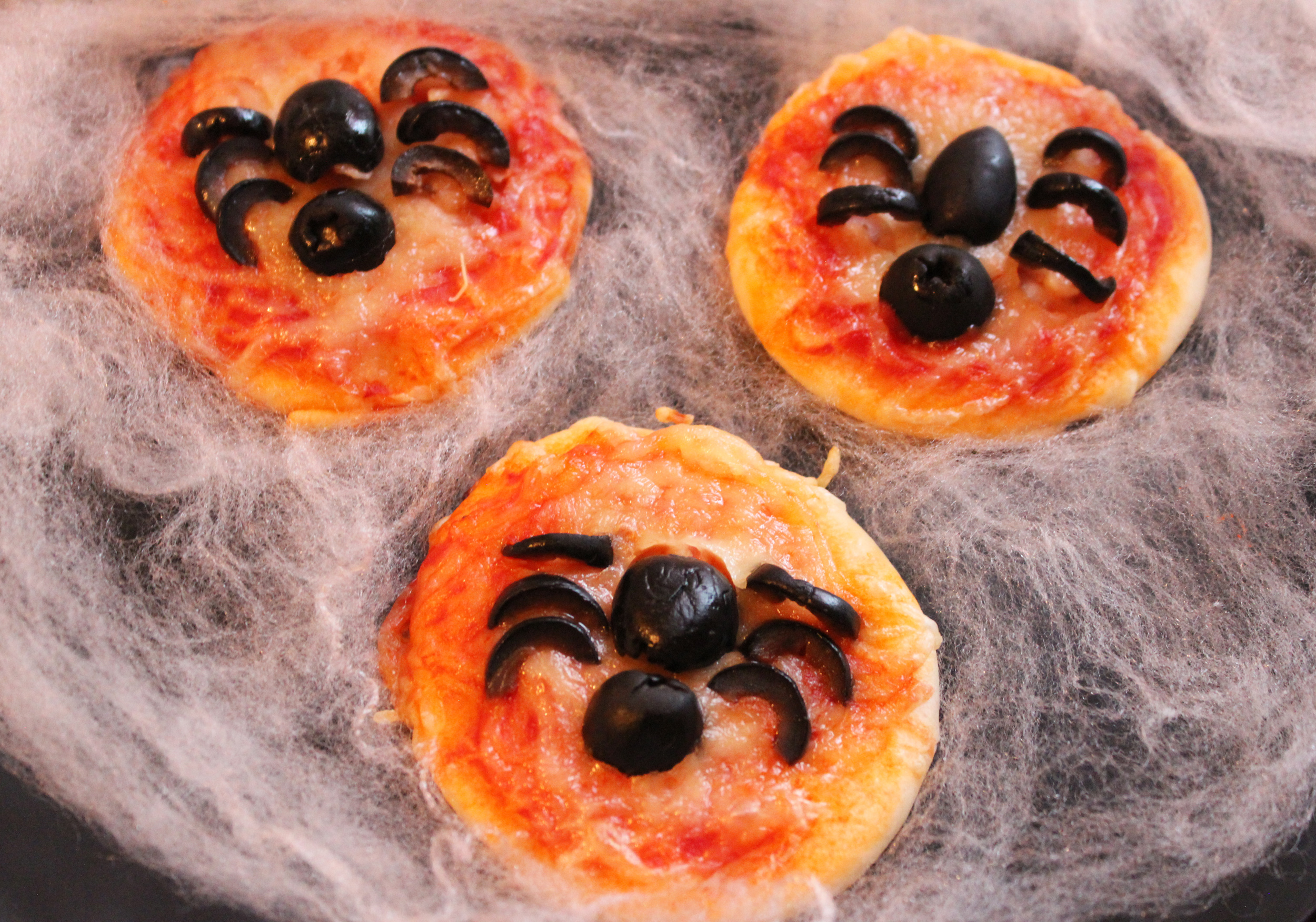 Mini pizza momie et araignée Cuisine Ta Mère
